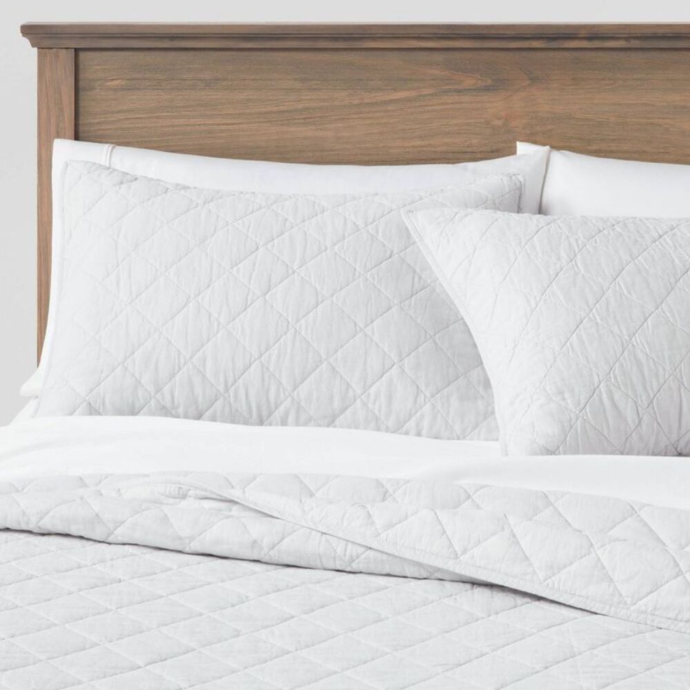 Open Box - Threshold - Standard Diamond Stitch Cotton Linen Quilt Sham Li Gray - Picture 2 of 4